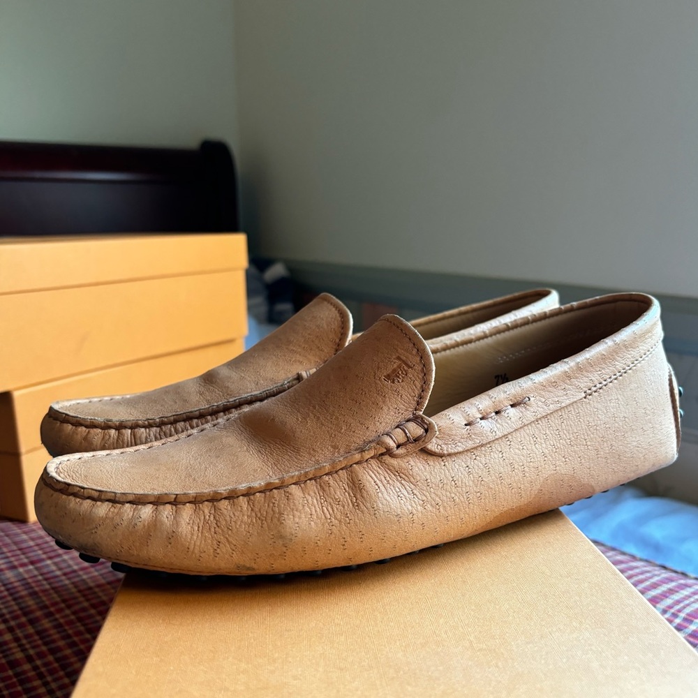 Tod’s Ostrich Leather Moccasin shoes size 7.5eu (fits 8-8.5us)